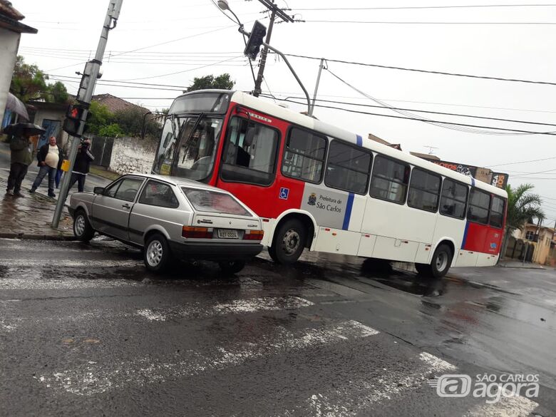 Casal de idosos fica ferido após colisão no Tijuco Preto - Crédito: Maycon Maximino