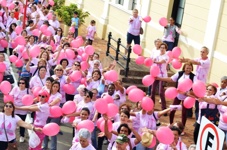 Campanha quer conscientizar e prevenir o câncer de mama -
