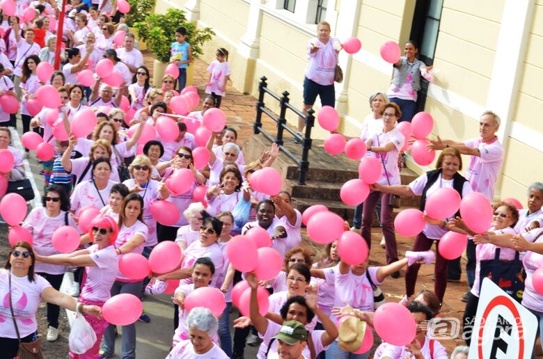 Campanha quer conscientizar e prevenir o câncer de mama - 