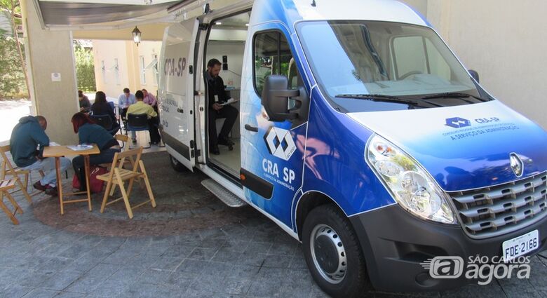 Unidade móvel do CRA-SP oferece serviços gratuitos à população em São Carlos - Crédito: Divulgação