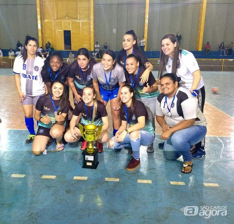 Equipe de futsal feminino de Ibaté conquista vice-campeonato em São Carlos - Crédito: Divulgação