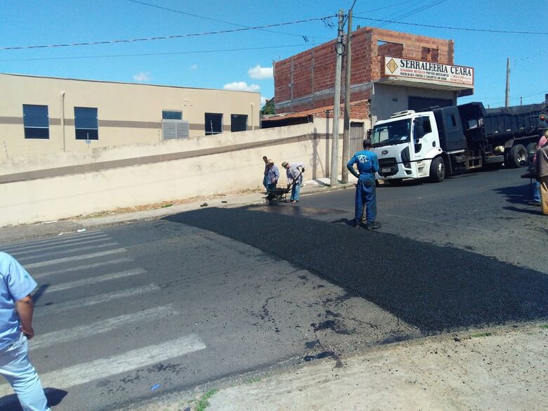 Após reportagem exibida no SCA, Prefeitura implanta lombada em perigosa avenida no Aracy - Crédito: Marco Lucio