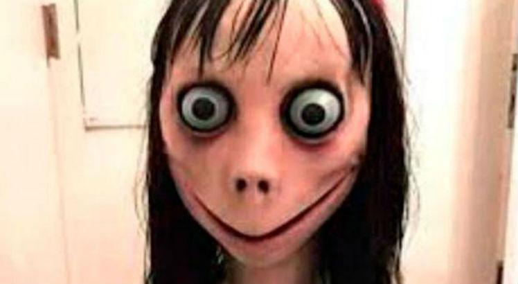 Durante provável desafio da 'Boneca Momo', garota tenta provocar curto-circuito em escola -