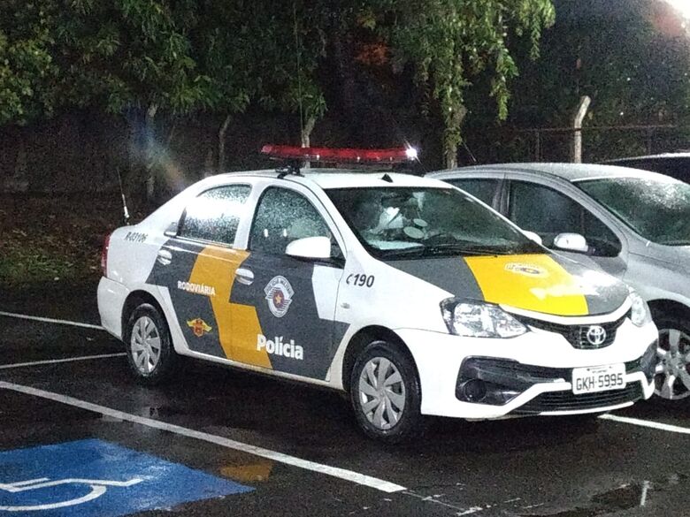 Motorista embriagado provoca acidente na SP-215 - Crédito: Luciano Lopes