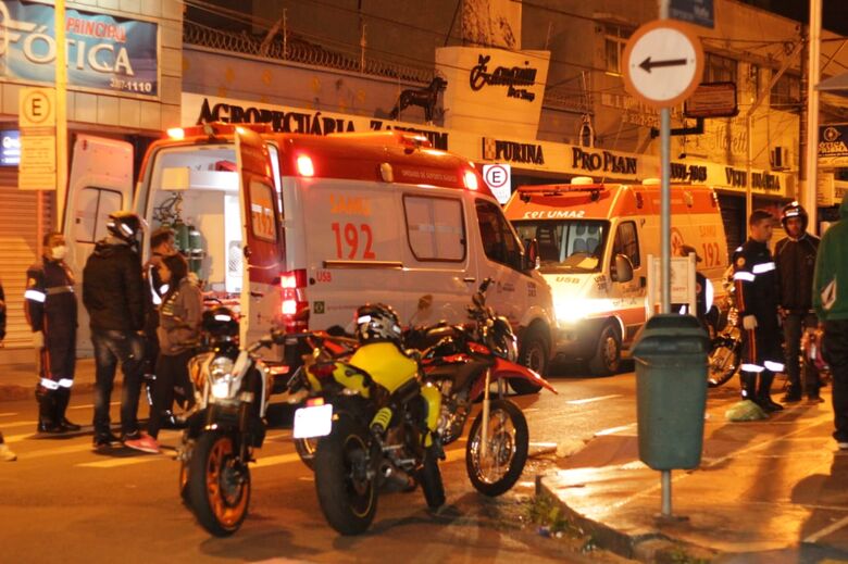 Colisão no centro deixa dois jovens feridos - Crédito: Marco Lúcio