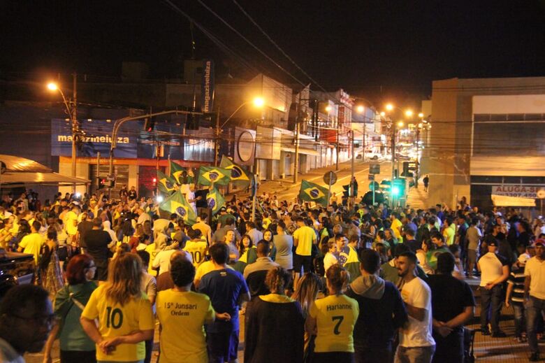 São Carlos tem festa para comemorar vitória de Bolsonaro - Crédito: Maycon Maximino