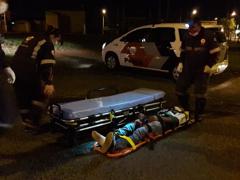 Ciclista sofre queda e machuca o rosto - Crédito: Maycon Maximino