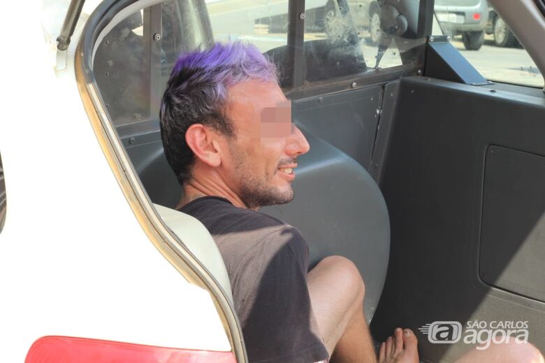Suspeito é detido com carro roubado - Crédito: Marco Lúcio