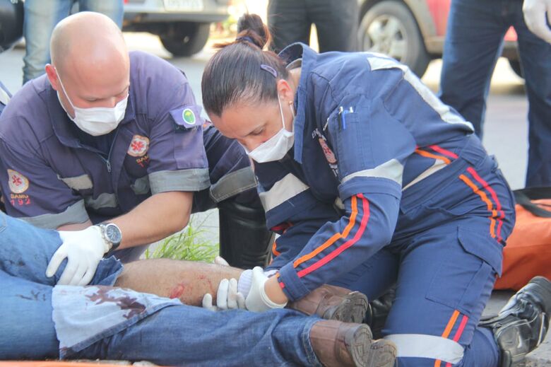 Motociclista fratura a perna após colisão na Vila Morumbi - Crédito: Maycon Maximino