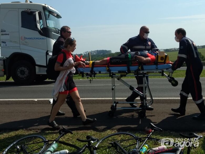 Ciclista sofre queda na WL e fica ferido - Crédito: Luciano Lopes