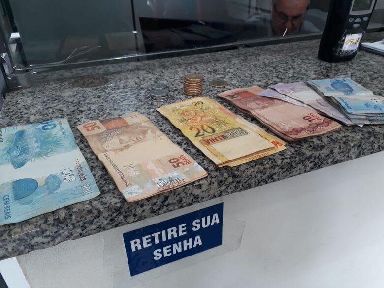 Acusada de roubo, dupla de adolescentes é detida pela PM - Crédito: Marco Lúcio