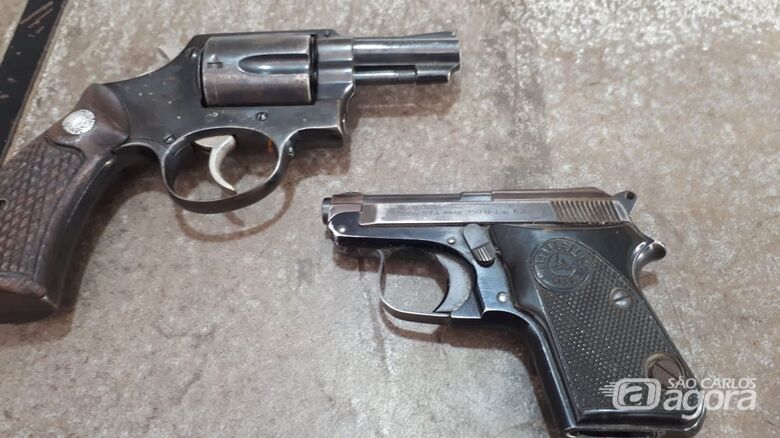 Comerciante é preso com duas armas na Praça Itália - Crédito: Divulgação/PM