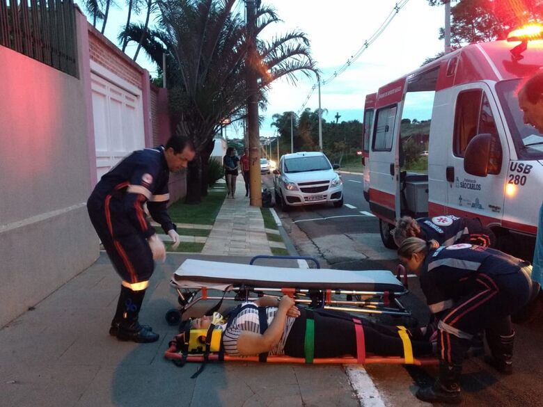 Motociclista sofre queda na Comendador Alfredo Maffei - Crédito: Luciano Lopes