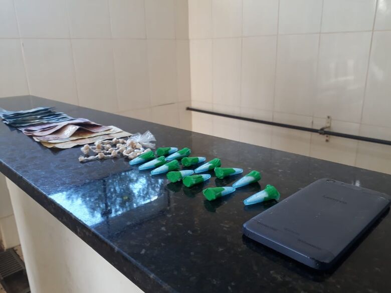Adolescente é flagrado com entorpecentes na Vila Jacobucci - Crédito: Marco Lúcio
