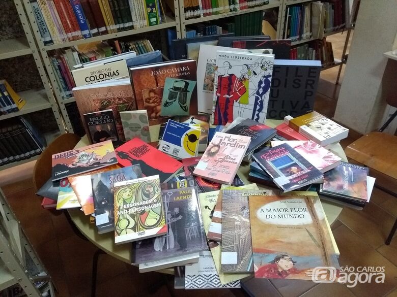Biblioteca Municipal de Ibaté recebe kit de novos livros - Crédito: Divulgação
