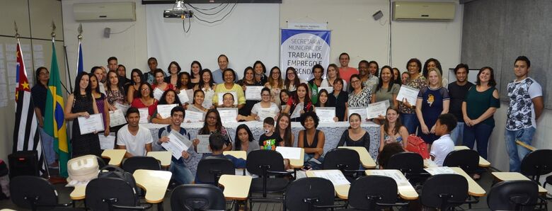 Atendimento e recepção: 90 alunos recebem certificados - Crédito: Divulgação