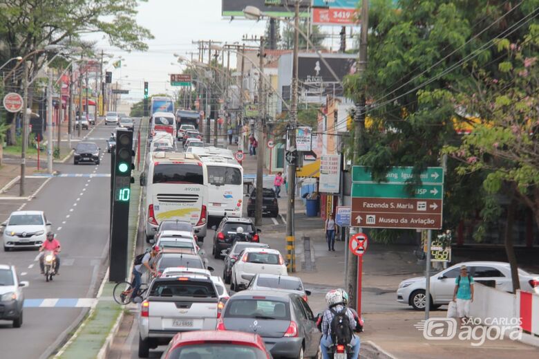 Queda de muro em cemitério causa congestionamento na avenida São Carlos - Crédito: Maycon Maximino