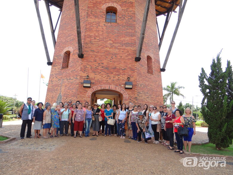 Idosos de Ibaté visitam a cidade de Holambra - Crédito: Divulgação