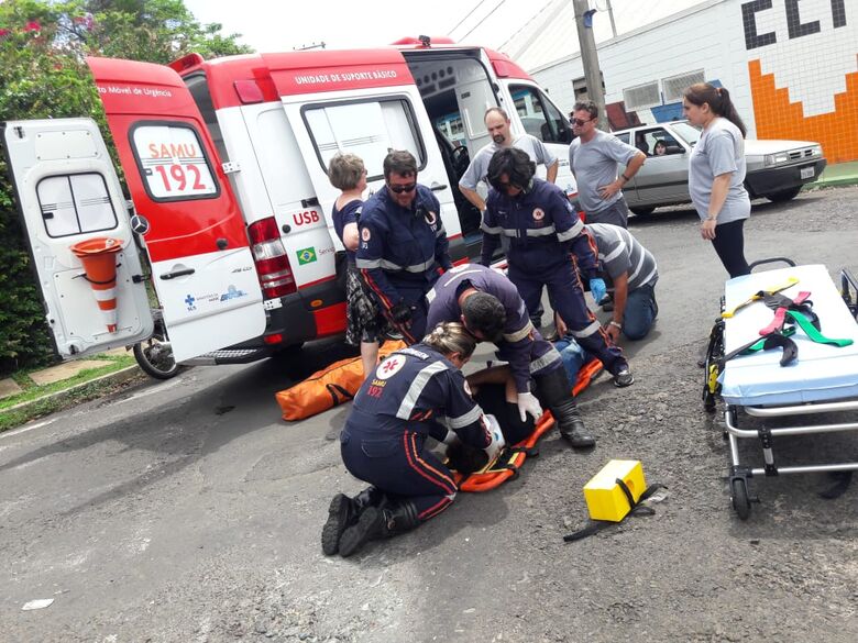 Motociclista sofre fratura no punho após acidente - Crédito: Maycon Maximino