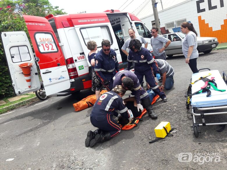 Motociclista sofre fratura no punho após acidente - Crédito: Maycon Maximino