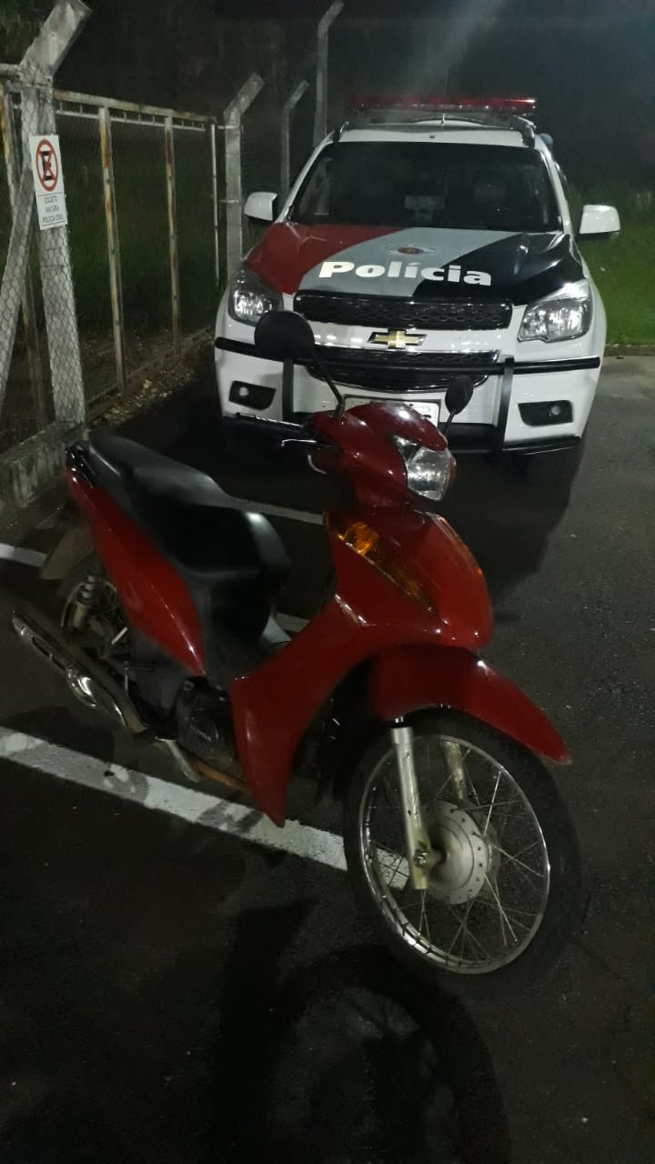Com moto roubada, suspeito tenta fugir da Força Tática - Crédito: Divulgação