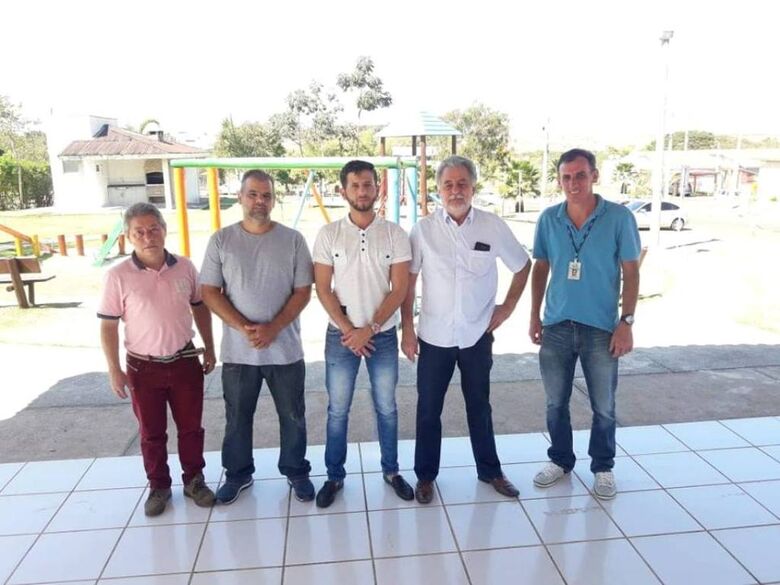 Vereador Elton Carvalho indica melhorias nos entornos do condomínio Moradas e é atendido pela Prefeitura e Saae - Crédito: Divulgação