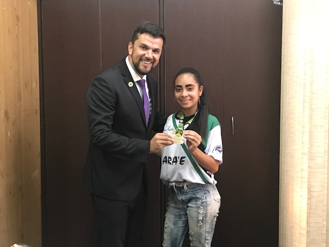 Vereador Rodson parabeniza a carateca Thamires, Campeã Brasileira de Karatê 2018 - Crédito: Divulgação