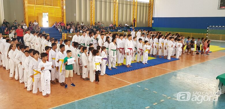 Atletas das escolinhas de karatê participam de festival - Crédito: Divulgação