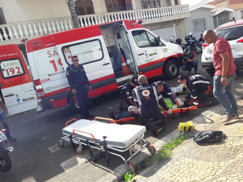 Motociclista perde a consciência ao ser atingido por carro no Centro - Crédito: Maycon Maximino