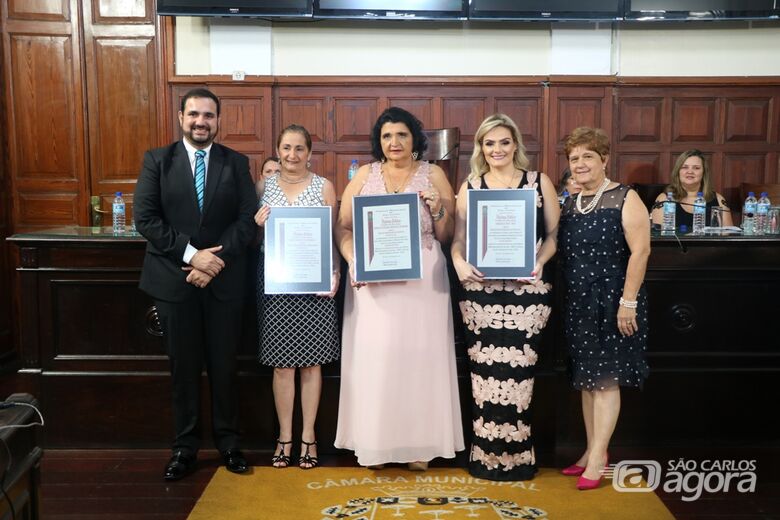 Mulheres empreendedoras do ano receberam homenagens na Câmara Municipal - Crédito: Divulgação