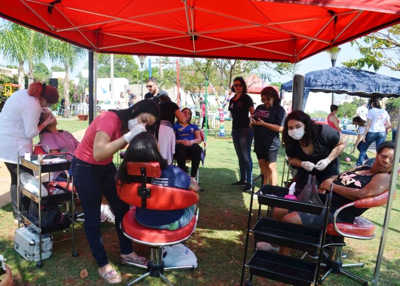 Fundo Social realiza atividades na Praça Outubro Rosa - Crédito: Divulgação