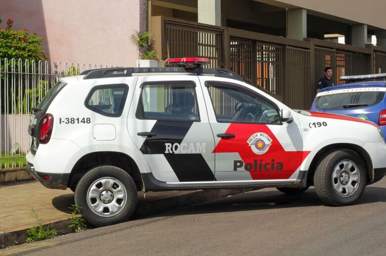 Rocam detém acusado de participar de assalto em revenda de veículos - Crédito: Marco Lucio