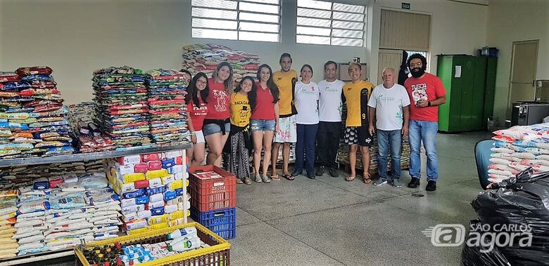 Estudantes doam mais de 12 toneladas de alimentos para o Fundo Social - Crédito: Divulgação
