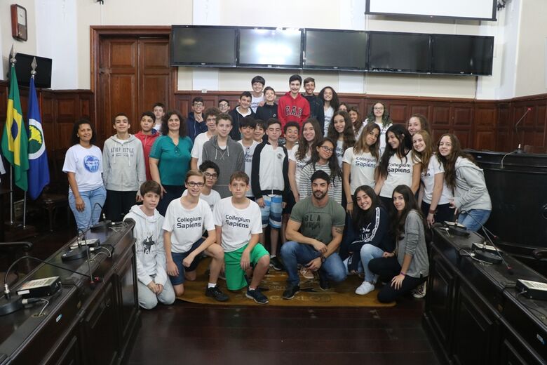 Alunos visitam a Câmara Municipal - Crédito: Divulgação