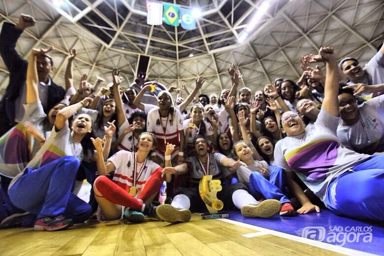 Meninas do futsal fazem história e colocam a medalha de ouro no peito - Crédito: Divulgação