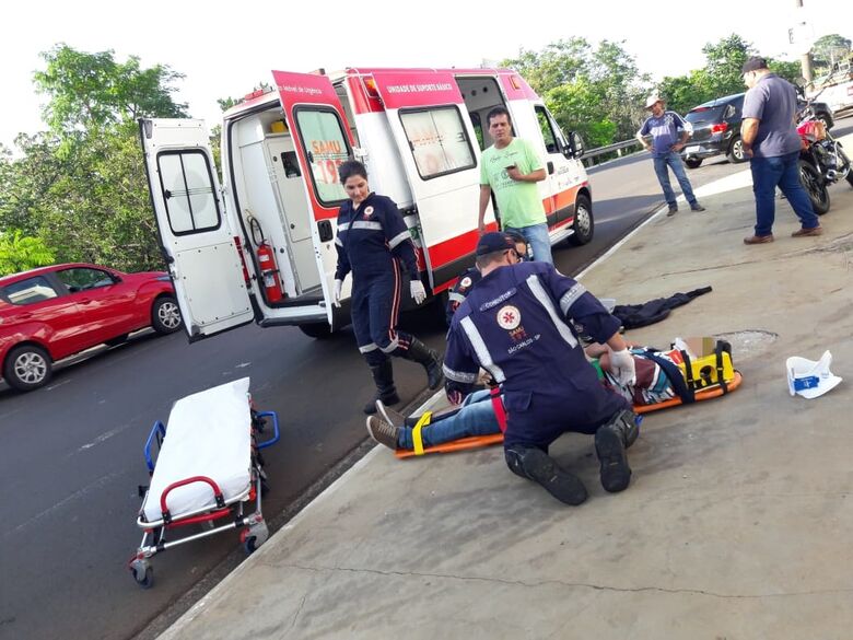 Colisão traseira deixa motociclista ferido - Crédito: Maycon Maximino