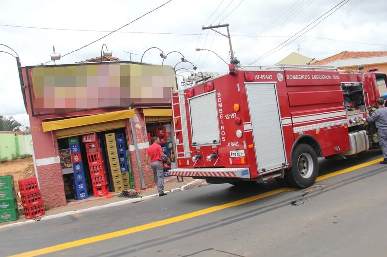 Curto-circuito causa princípio de incêndio na Vila Nery - Crédito: Maycon Maximino