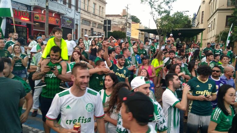 Palmeiras é nota 10 e festa é verde na Avenida São Carlos - Crédito: Marcos Escrivani