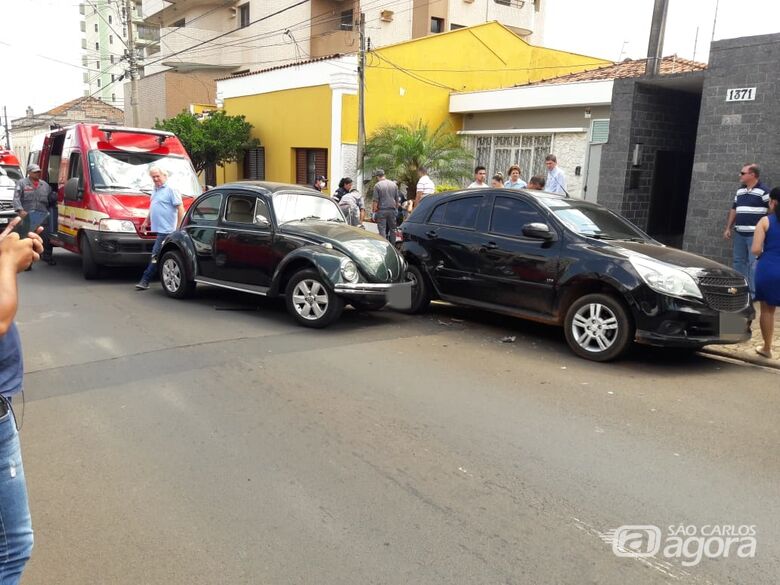 Motorista perde controle e provoca colisão no centro - Crédito: Maycon Maximino