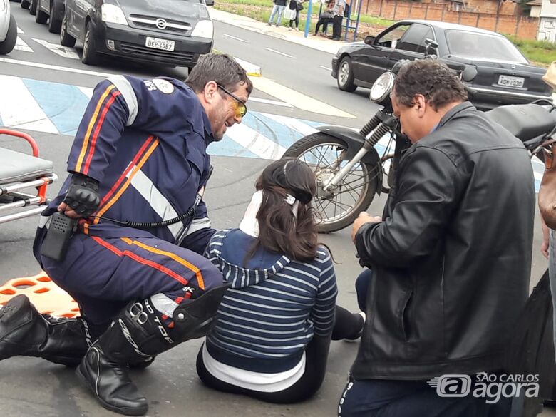 Colisão entre carro e moto deixa dois feridos na Vila Isabel - 