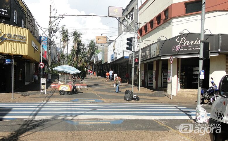 Acisc orienta comerciantes sobre cuidados com o lixo na época de chuva - Crédito: Divulgação