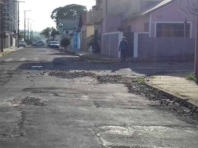 Em “mar de buracos”, rua está intransitável na Vila Monteiro - Crédito: Divulgação