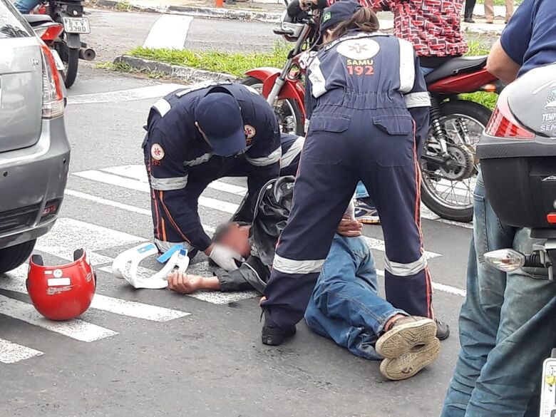 Motociclista bate em carro após passar mal - Crédito: Maycon Maximino