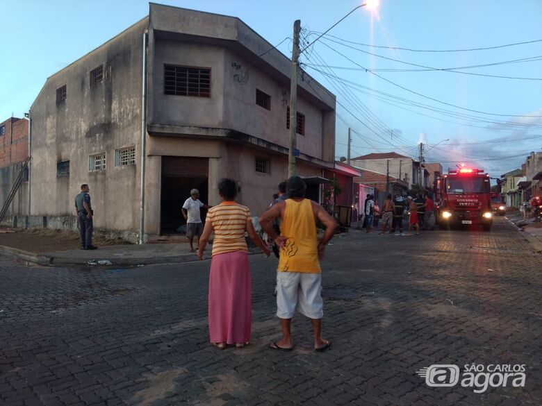 Incêndio em residência mobiliza o Corpo de Bombeiros no Santa Angelina - Crédito: Luciano Lopes