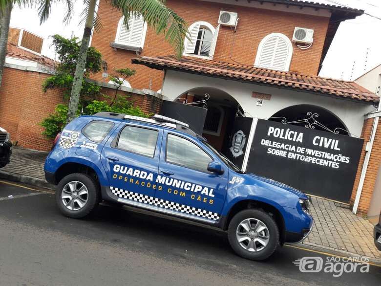 Desocupado foge e abandona entorpecentes em terreno - Crédito: Arquivo/SCA