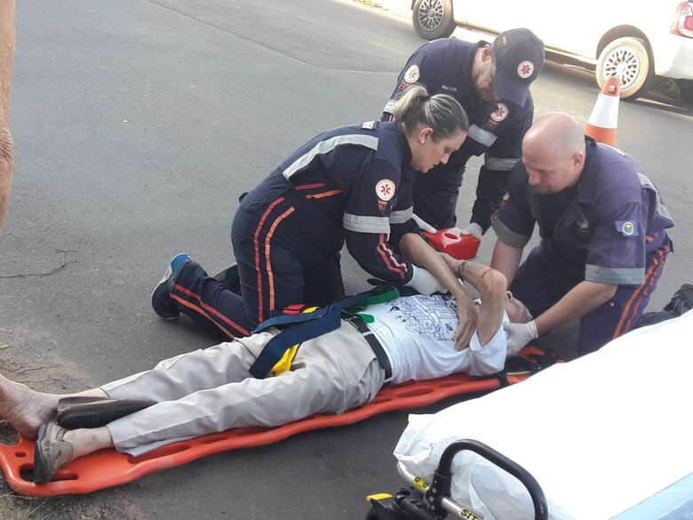 Idoso sofre fratura após ser atropelado por bicicleta -