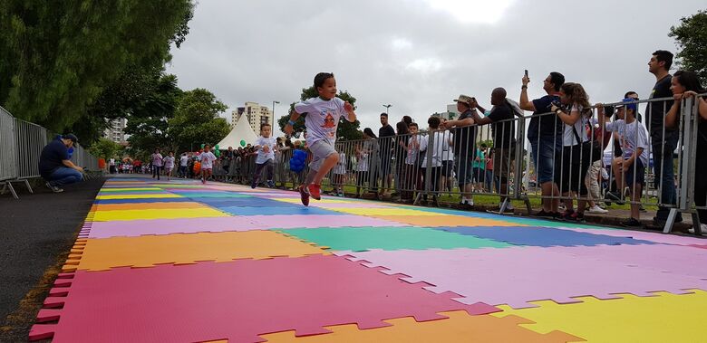 Corrida contra Pólio reúne dezenas de crianças no Kartódromo - Crédito: Divulgação