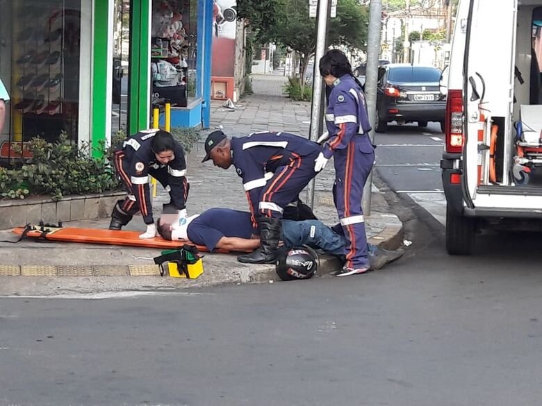 Colisão lateral deixa motociclista ferido - Crédito: Maycon Maximino
