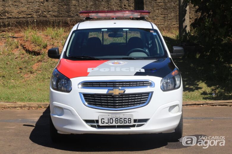 Dupla armada leva R$ 2 mil de posto de combustíveis -