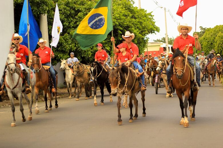 Chuva dá trégua e Cavalgada de São Cristóvão reúne fiéis para evento solidário - Crédito: Marco Lúcio